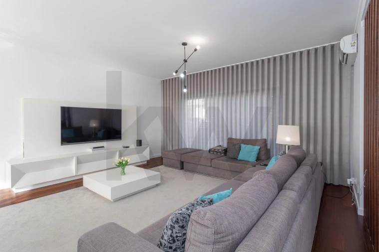 Moradia T4 para Venda em Pontinha e Famões Foto 15