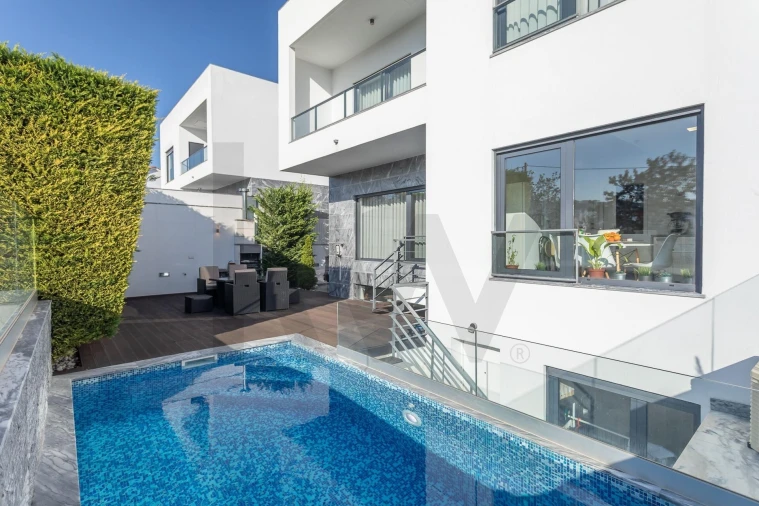 Moradia T4 para Venda em Pontinha e Famões Foto 29