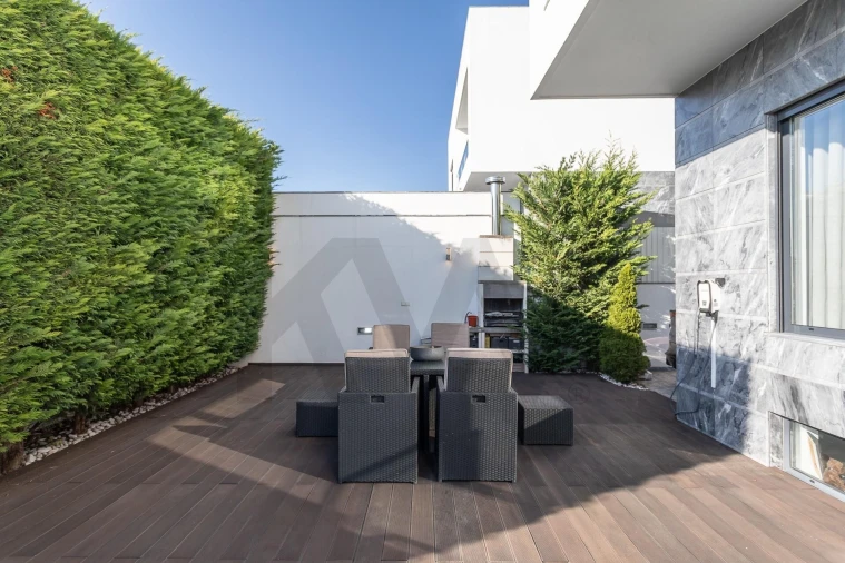 Moradia T4 para Venda em Pontinha e Famões Foto 34