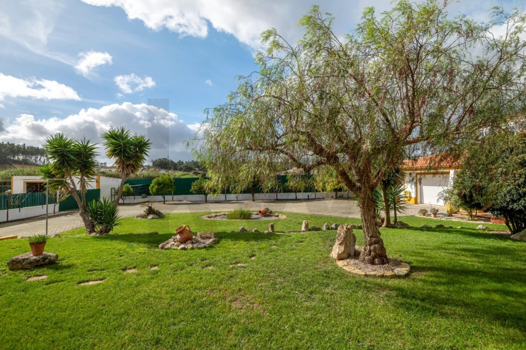 Moradia T4 para Venda em Alcoentre Foto 8