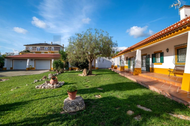 Moradia T4 para Venda em Alcoentre Foto 45