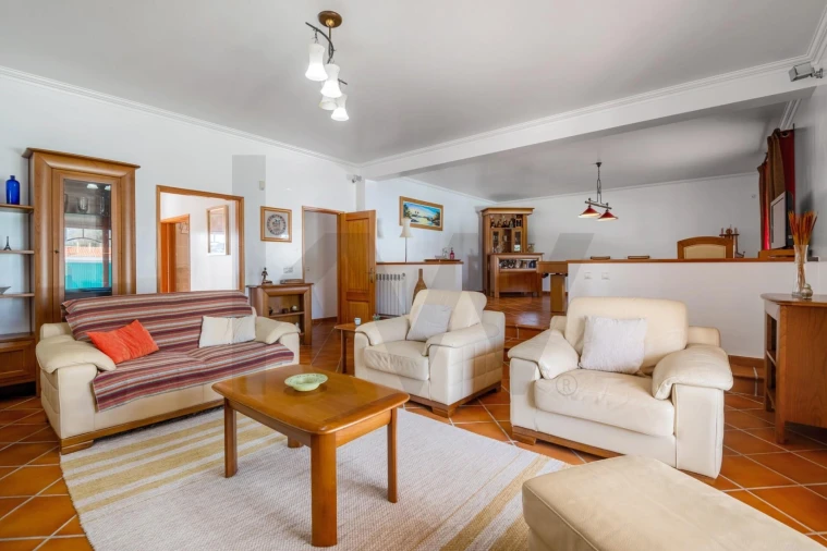 Moradia T4 para Venda em Alcoentre Foto 14