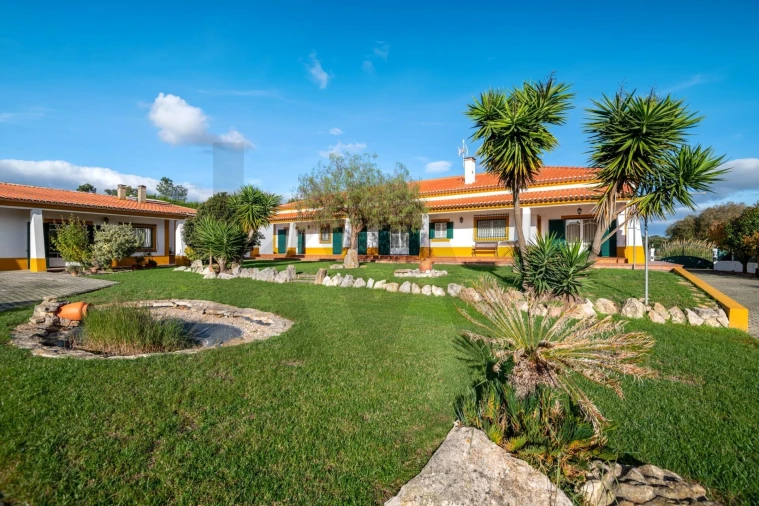 Moradia T4 para Venda em Alcoentre Foto 33