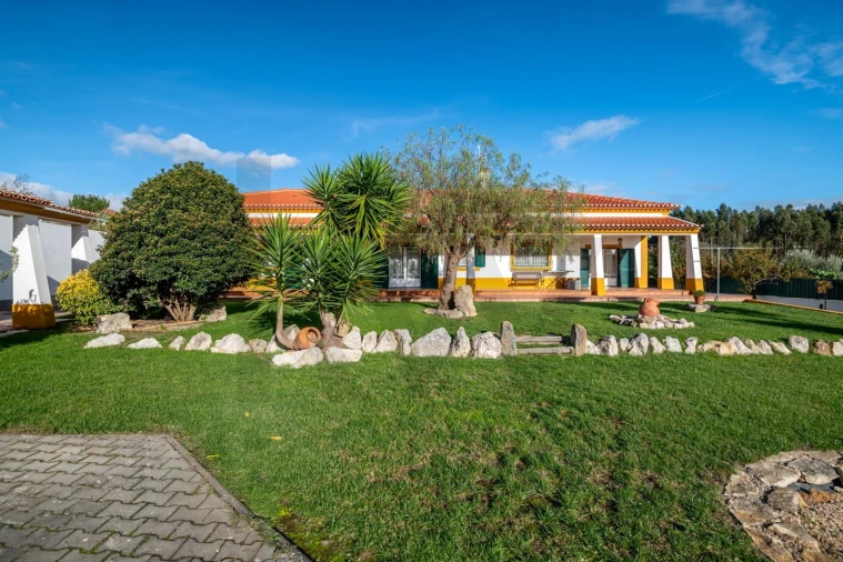 Moradia T4 para Venda em Alcoentre Foto 40