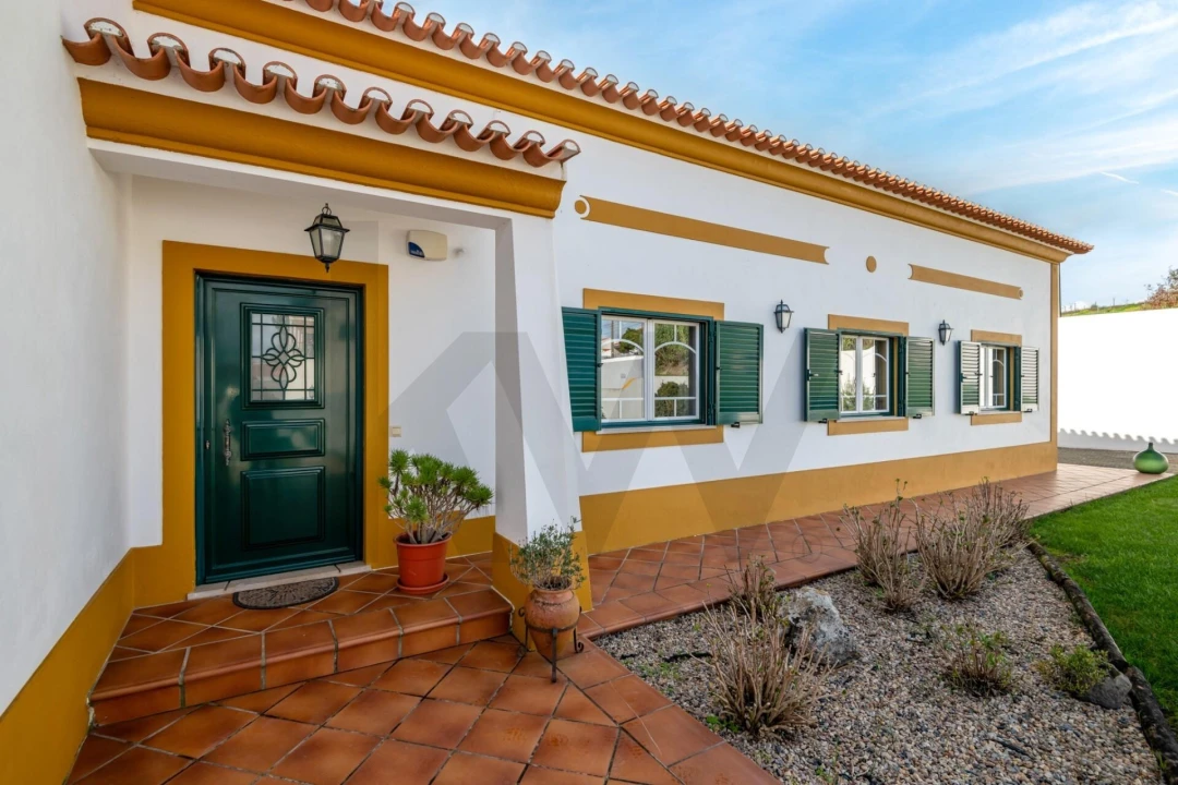 Moradia T4 para Venda em Alcoentre Foto 4