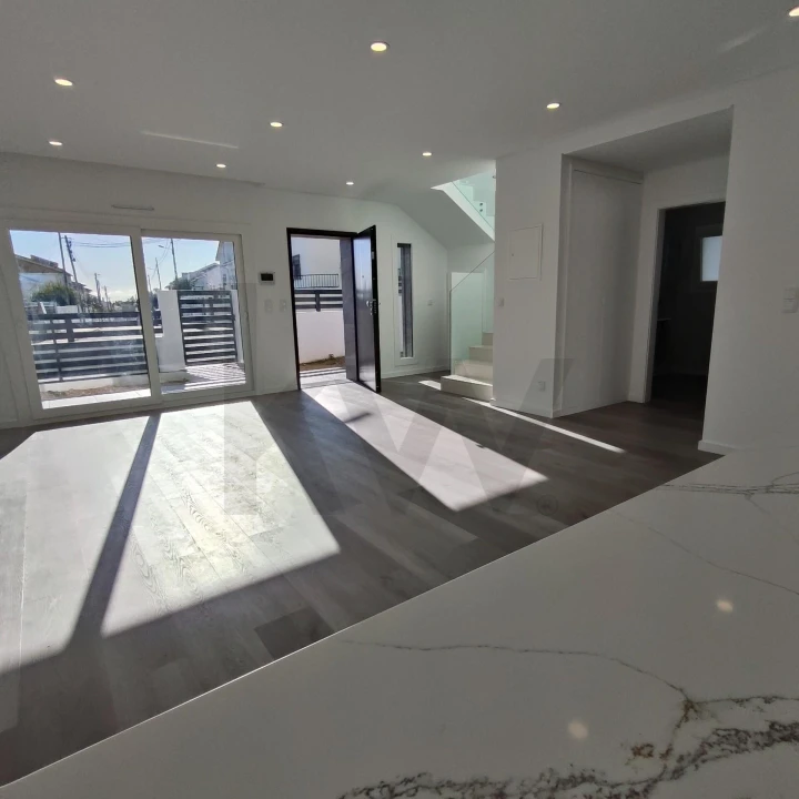 Moradia T4 para Venda em Charneca de Caparica e Sobreda Foto 23