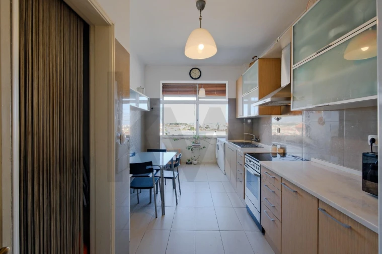 Apartamento T4 para Venda em São Domingos de Rana Foto 5