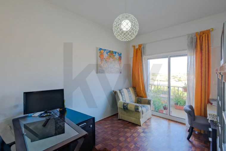 Apartamento T4 para Venda em São Domingos de Rana Foto 9