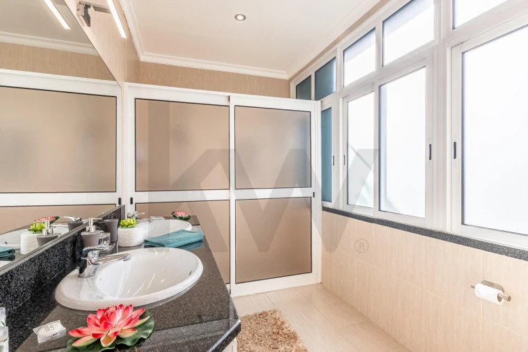 Moradia T4 para Venda em Funchal (Santa Maria Maior) Foto 34