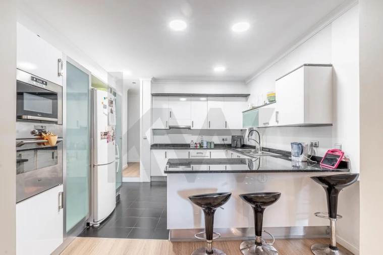 Moradia T4 para Venda em Funchal (Santa Maria Maior) Foto 9