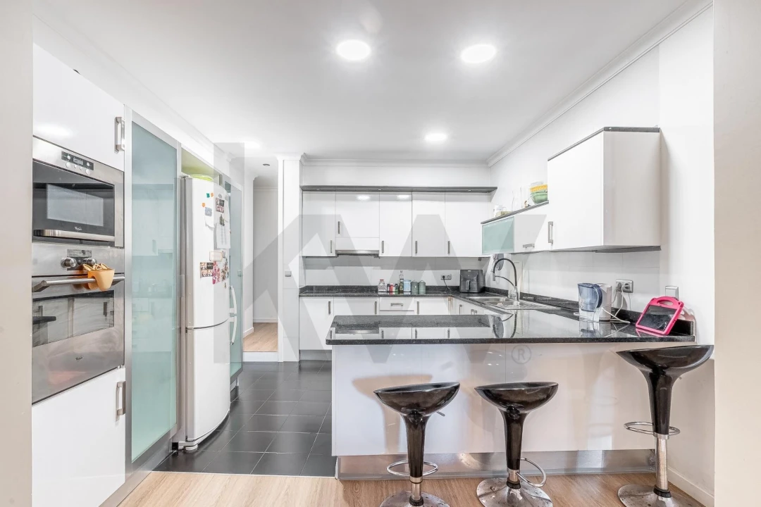 Moradia T4 para Venda em Funchal (Santa Maria Maior) Foto 9