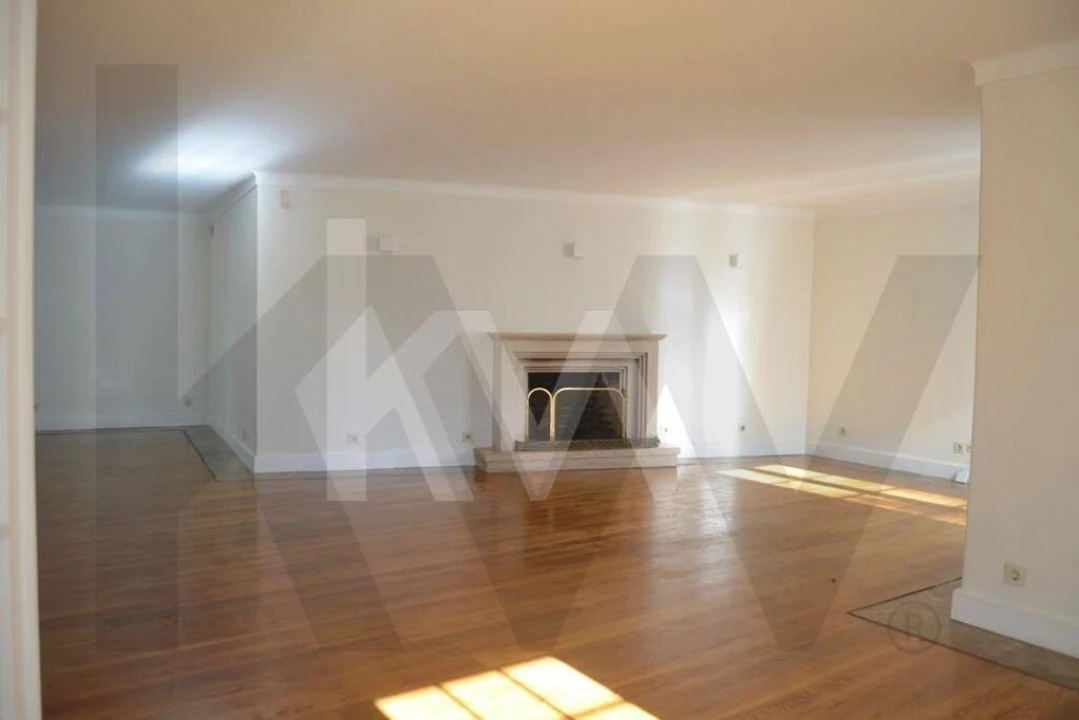 Moradia T4 para Arrendamento em Alcabideche Foto 4