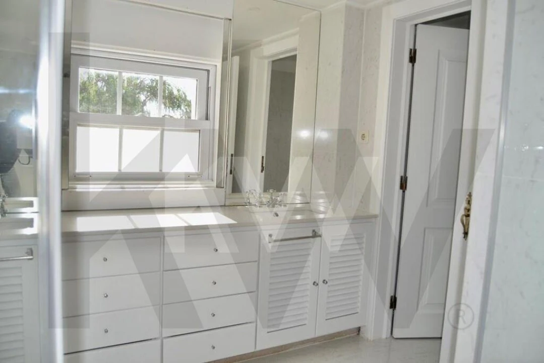 Moradia T4 para Arrendamento em Alcabideche Foto 33