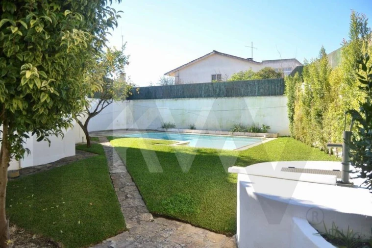 Moradia T4 para Arrendamento em Alcabideche Foto 36