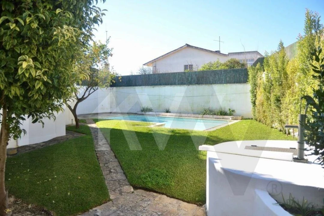 Moradia T4 para Arrendamento em Alcabideche Foto 36