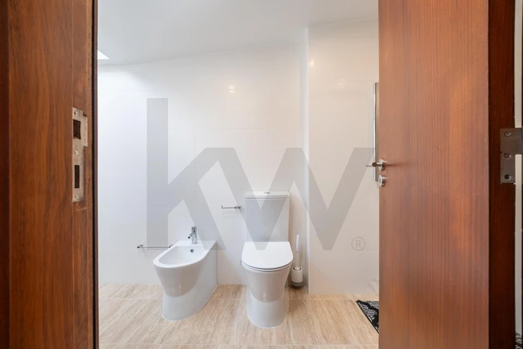 Apartamento T3 para Venda em Santo Antonio dos Olivais Foto 30