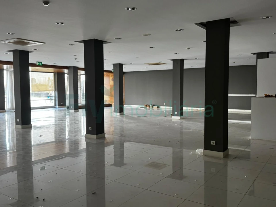 Armazém para Venda em Febres Foto 1