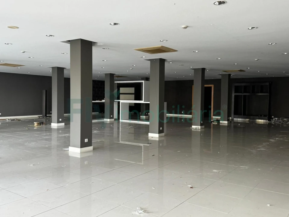 Armazém para Venda em Febres Foto 3