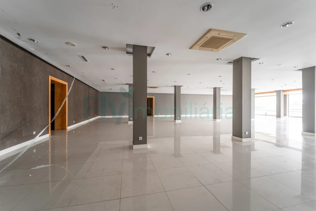 Armazém para Venda em Febres Foto 12