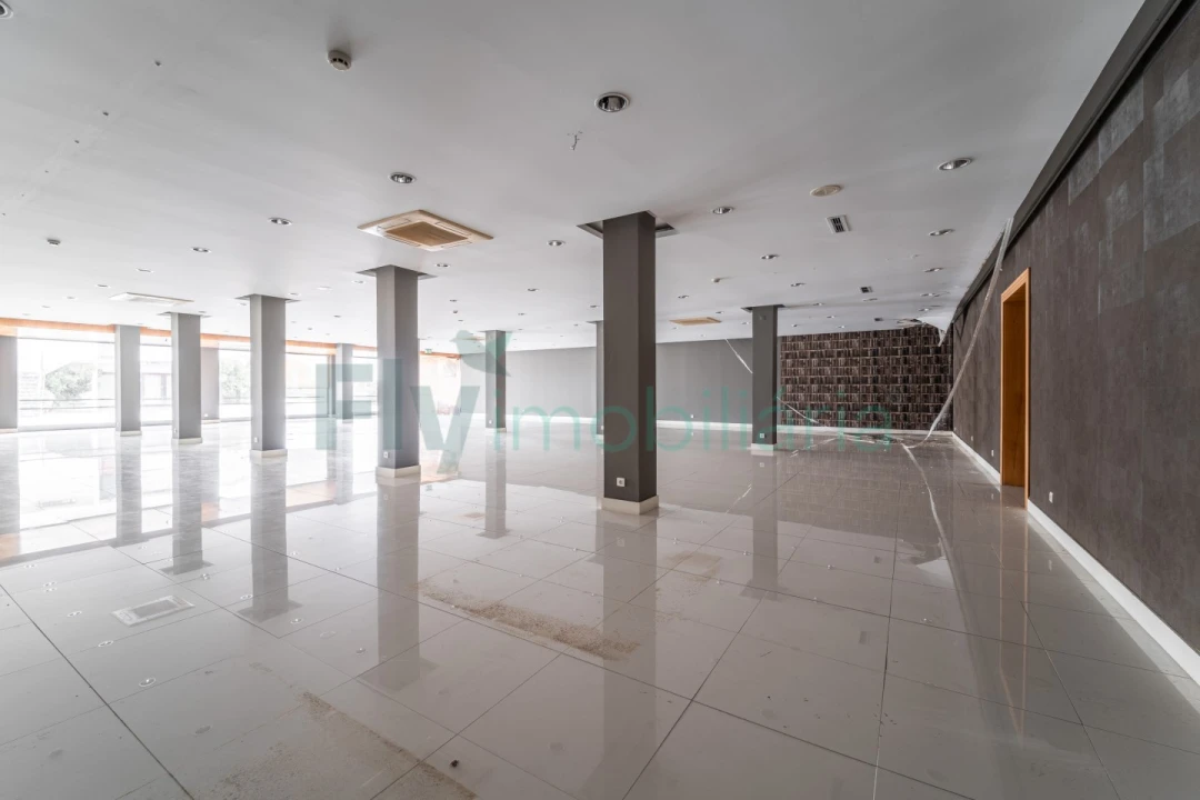 Armazém para Venda em Febres Foto 13