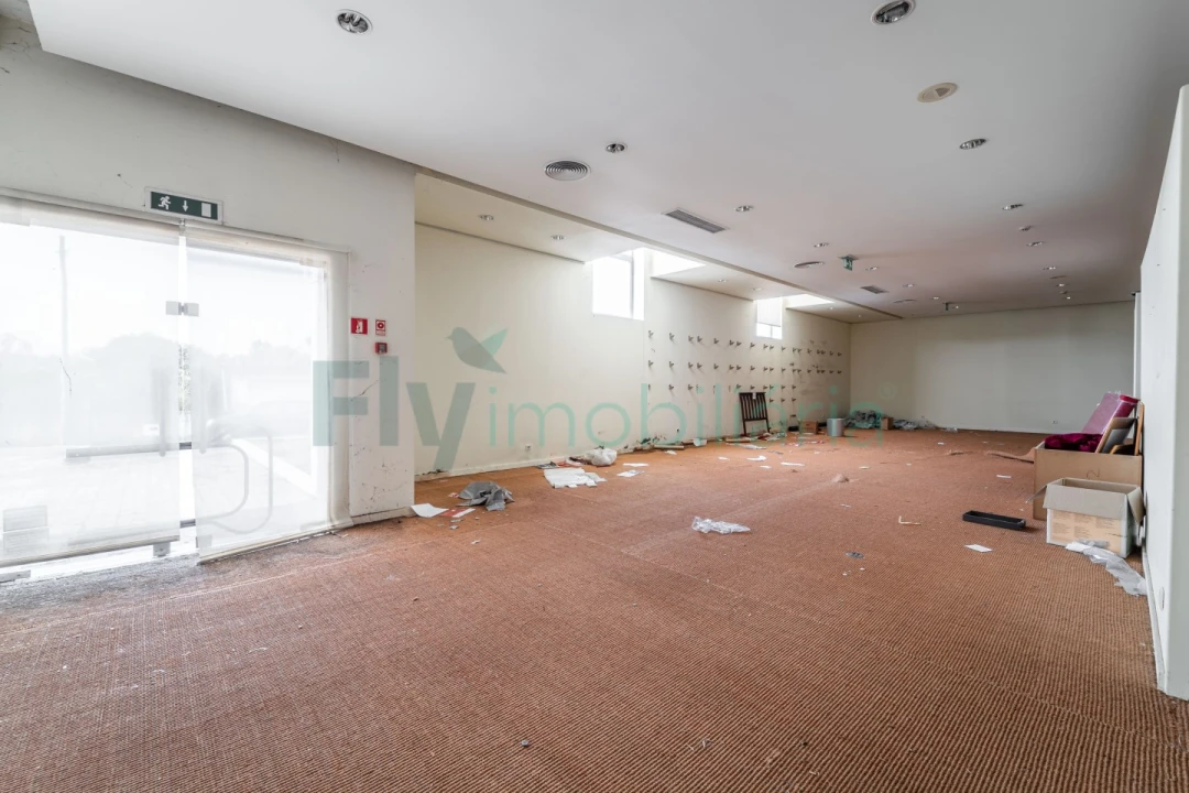 Armazém para Venda em Febres Foto 24