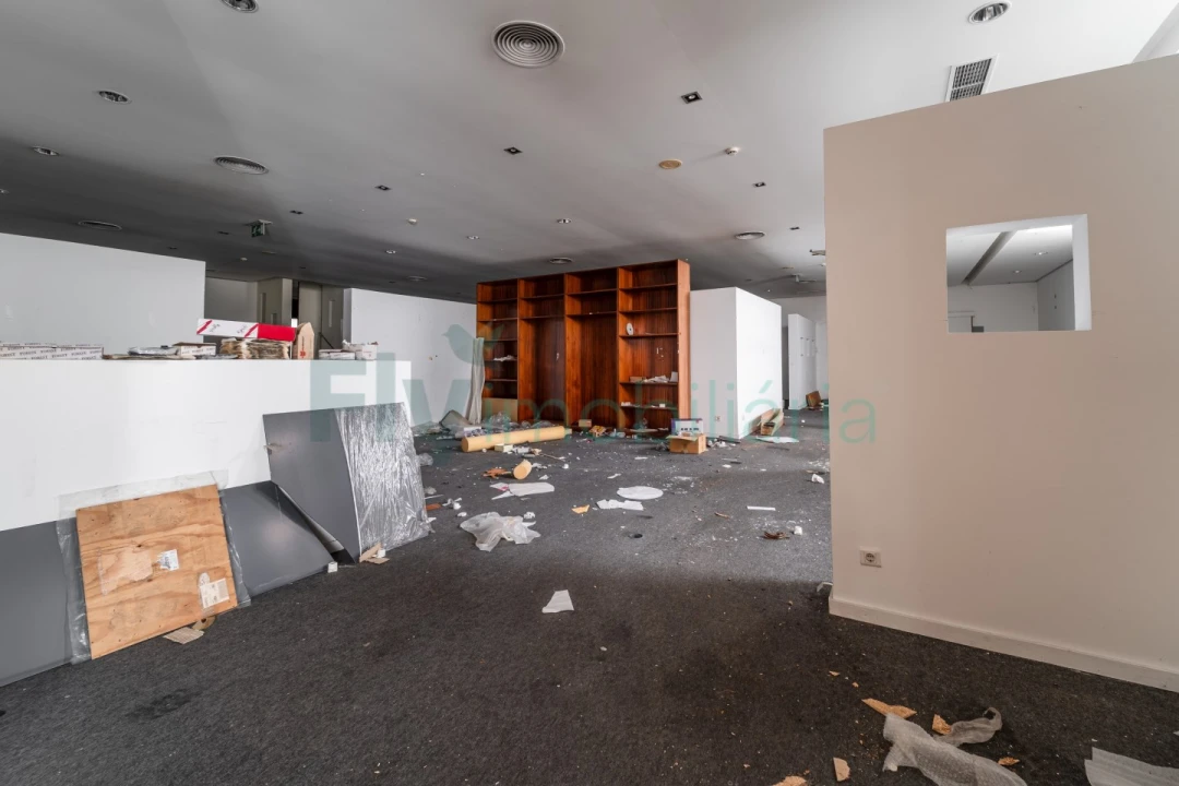 Armazém para Venda em Febres Foto 26