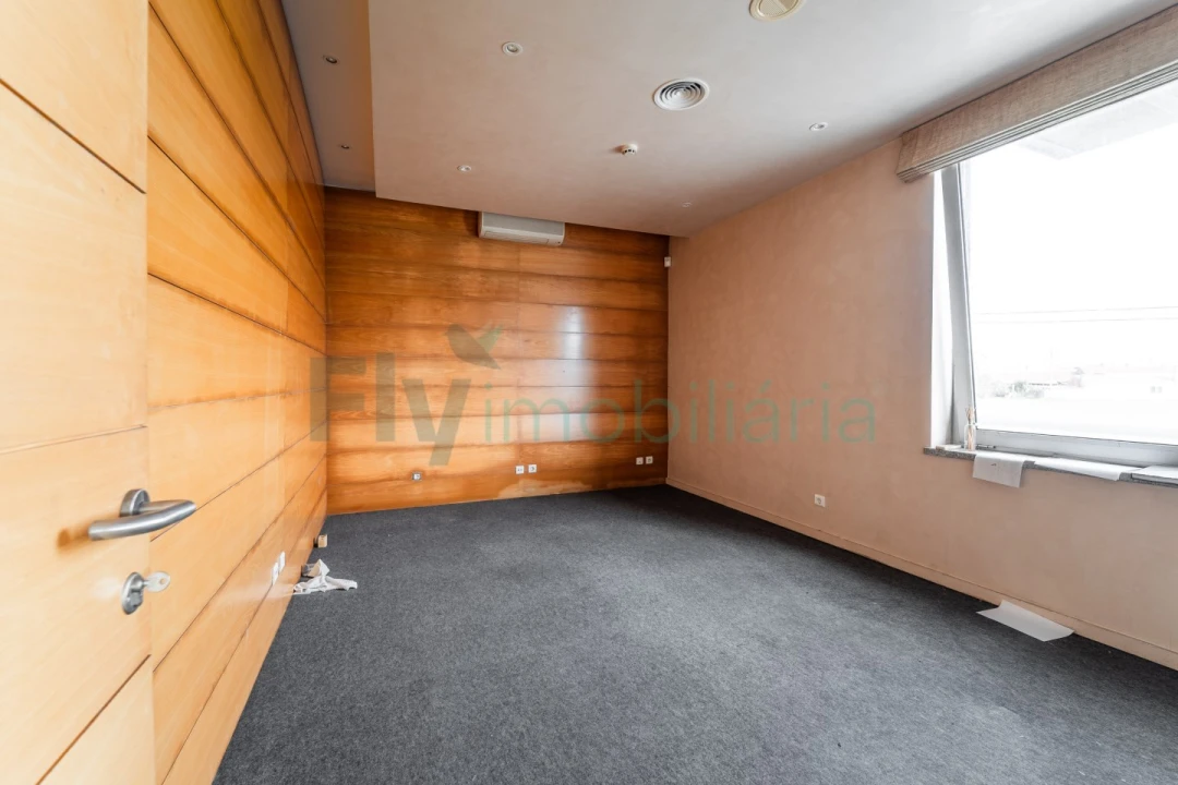 Armazém para Venda em Febres Foto 32