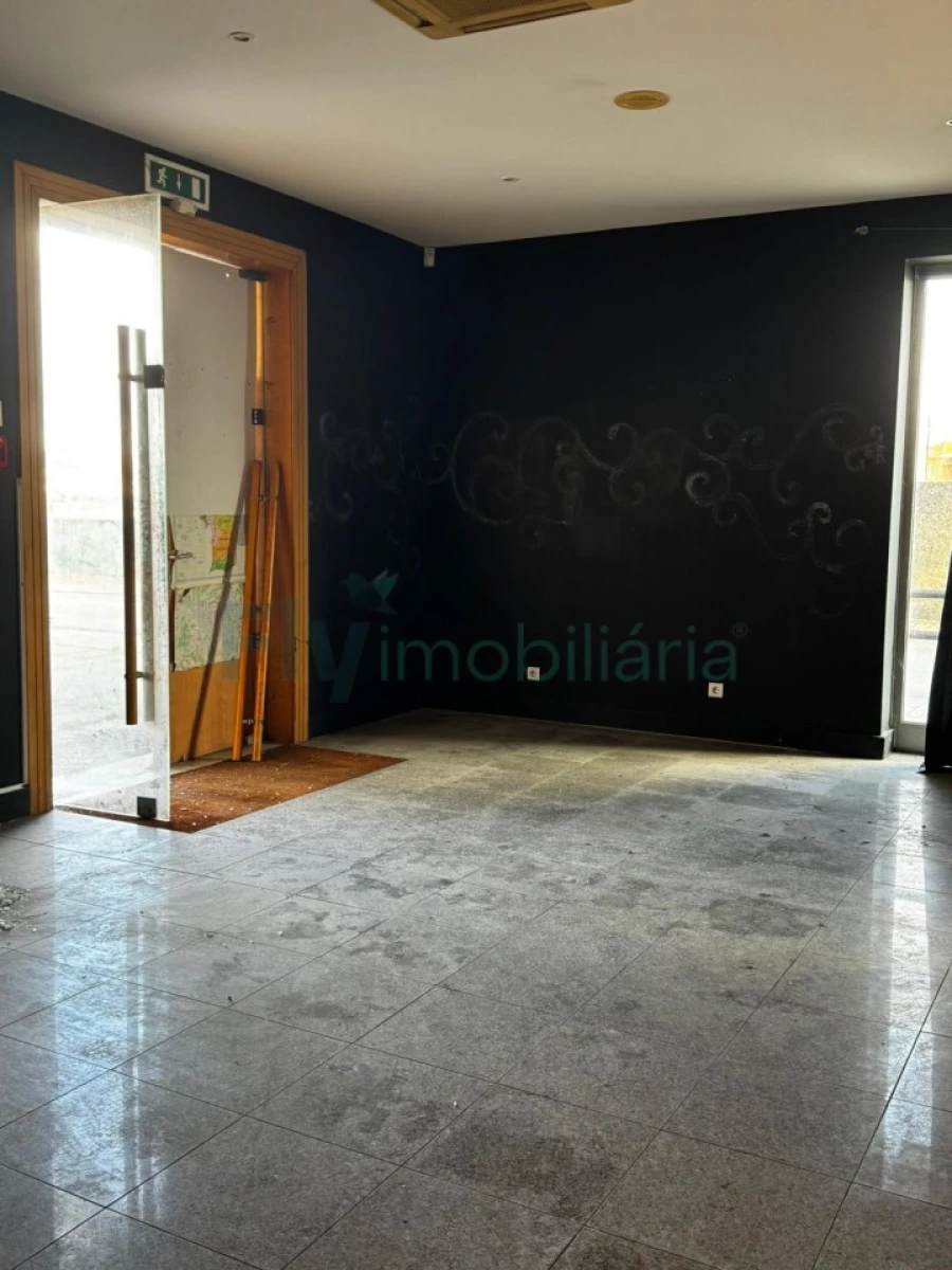 Armazém para Venda em Febres Foto 14