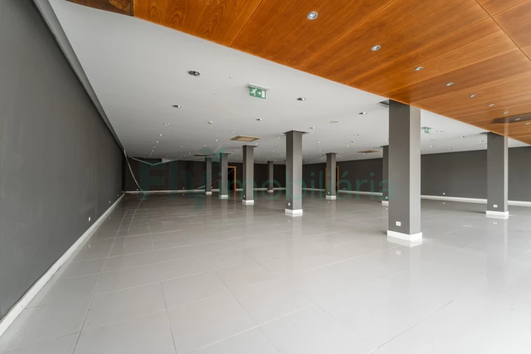 Armazém para Venda em Febres Foto 7