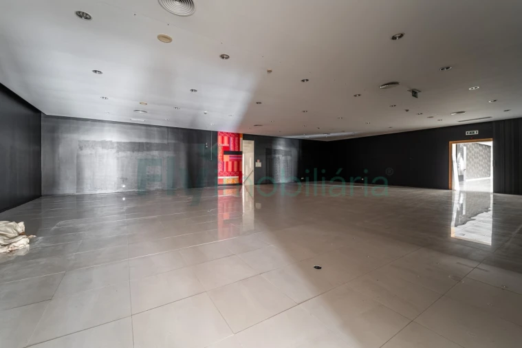 Armazém para Venda em Febres Foto 14