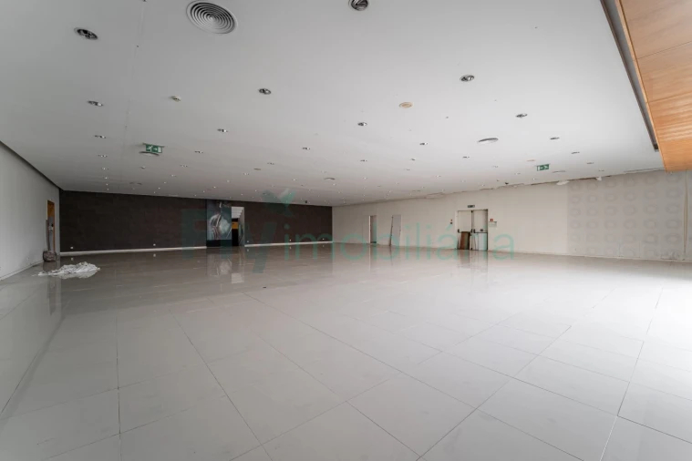 Armazém para Venda em Febres Foto 21