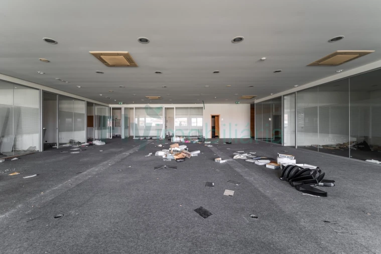 Armazém para Venda em Febres Foto 31