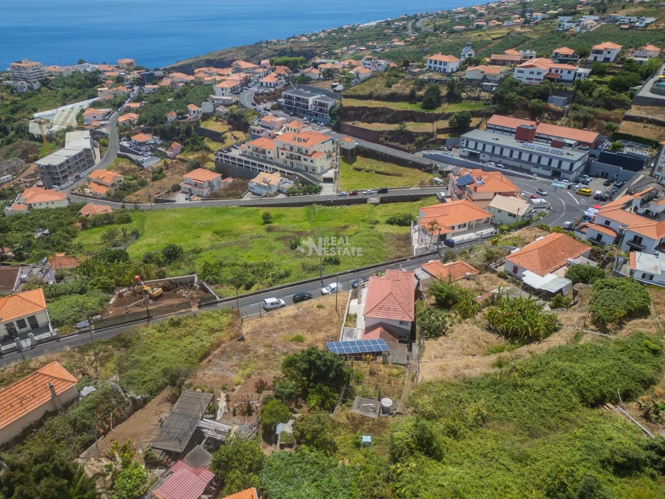 Moradia T4 para Venda em Calheta Foto 10