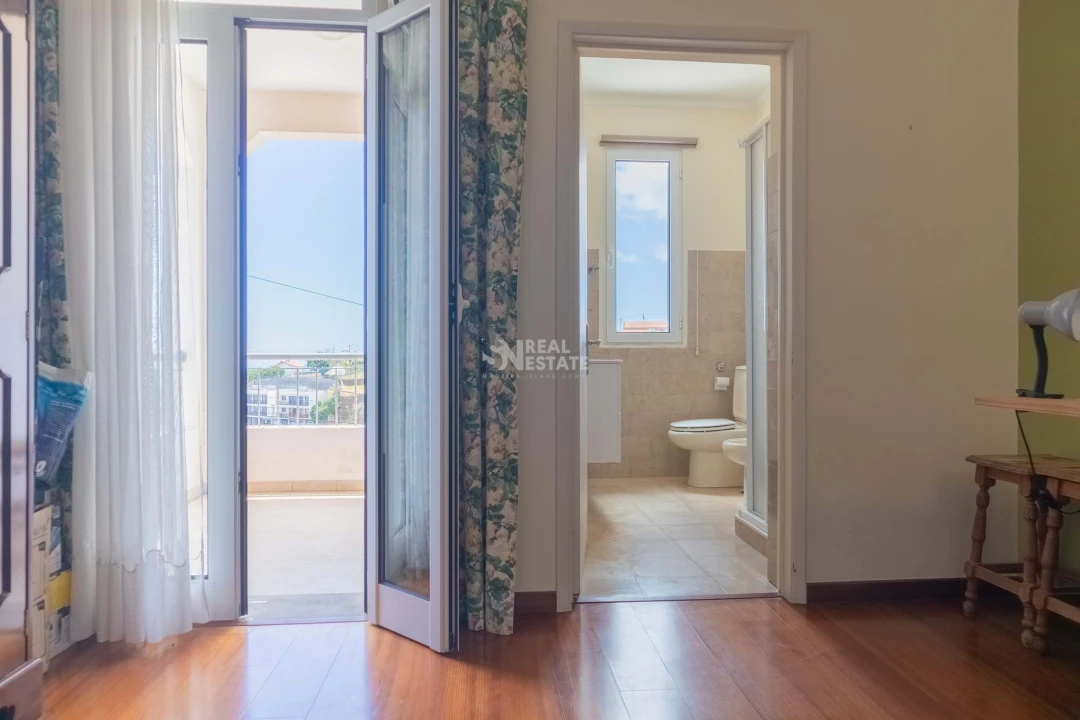 Moradia T4 para Venda em Calheta Foto 59