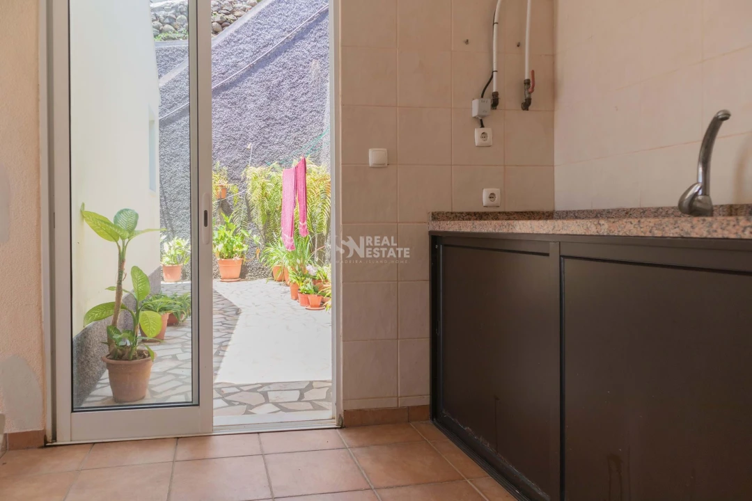 Moradia T4 para Venda em Calheta Foto 79