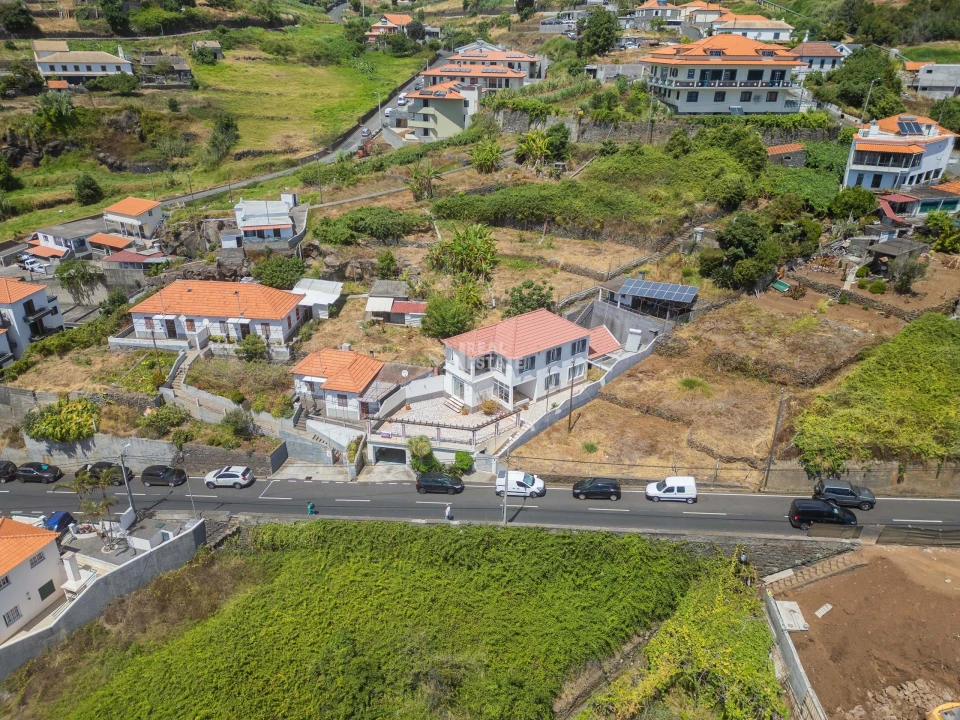 Moradia T4 para Venda em Calheta Foto 15