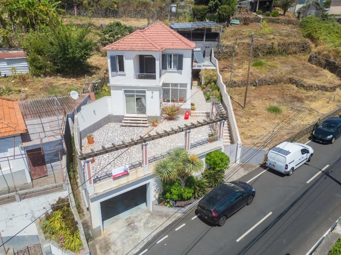 Moradia T4 para Venda em Calheta Foto 4