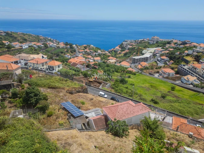 Moradia T4 para Venda em Calheta Foto 8