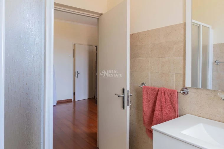 Moradia T4 para Venda em Calheta Foto 57