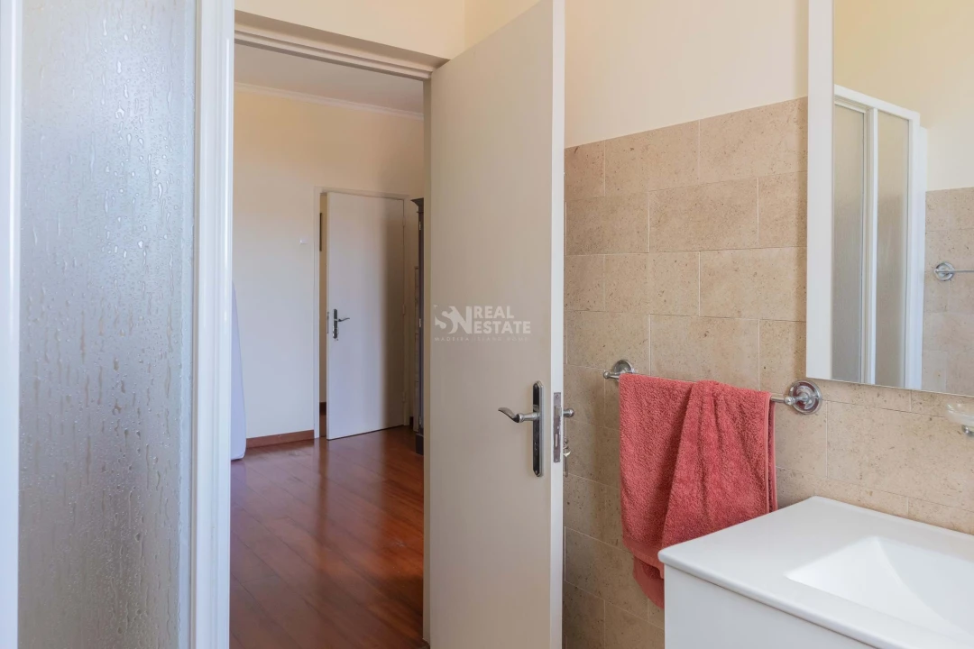 Moradia T4 para Venda em Calheta Foto 57