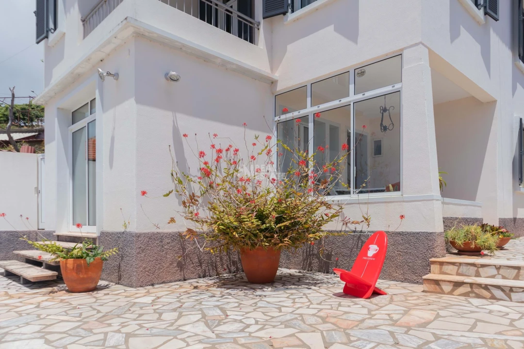 Moradia T4 para Venda em Calheta Foto 88