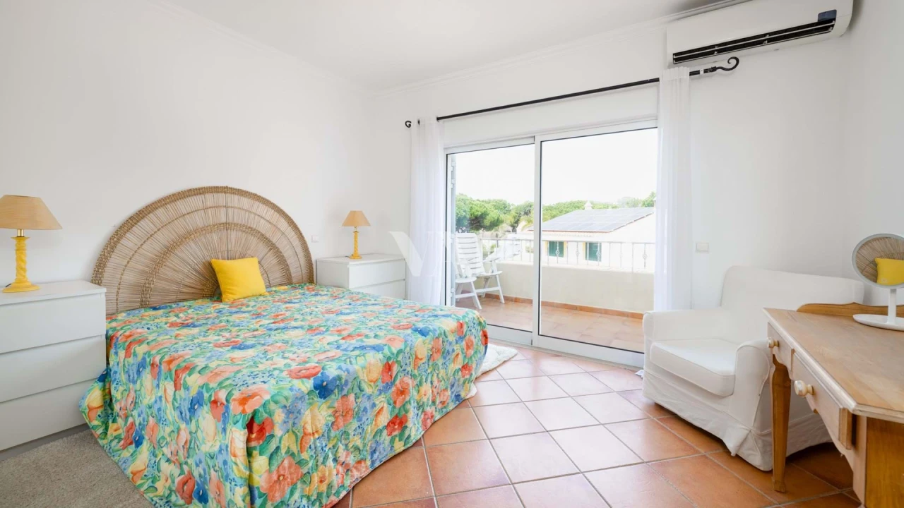 Moradia T4 para Venda em Quarteira Foto 26