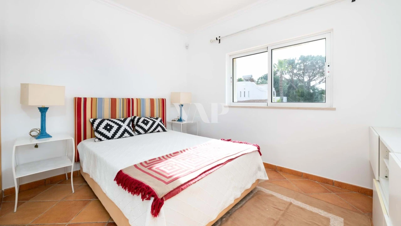 Moradia T4 para Venda em Quarteira Foto 21