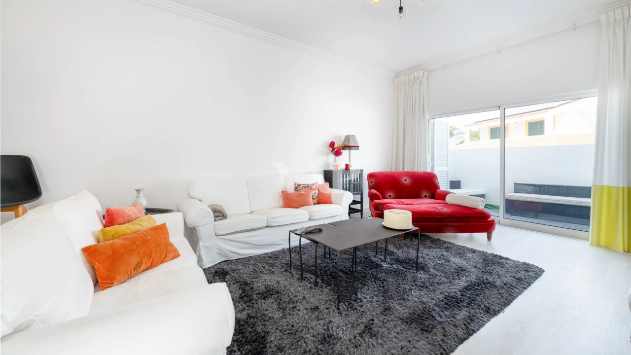 Moradia T4 para Venda em Quarteira Foto 3