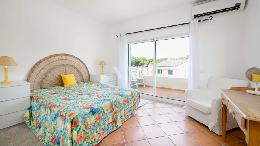 Moradia T4 para Venda em Quarteira Foto 26