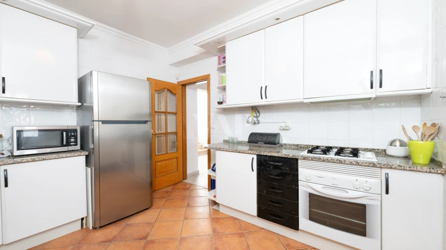 Moradia T4 para Venda em Quarteira Foto 9