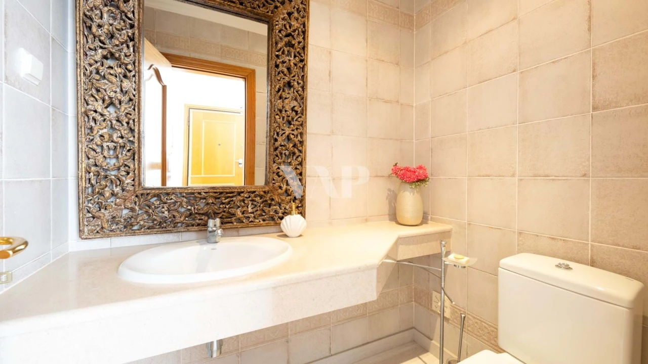 Moradia T4 para Venda em Quarteira Foto 17