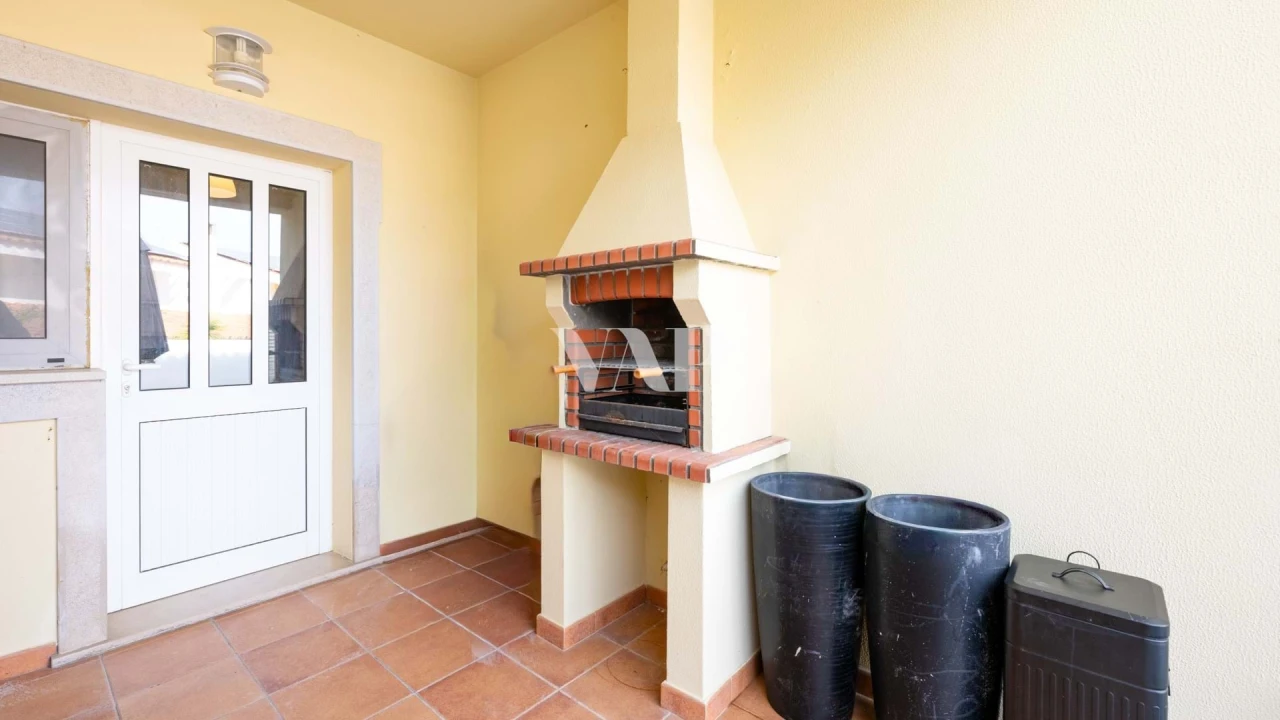 Moradia T4 para Venda em Quarteira Foto 11