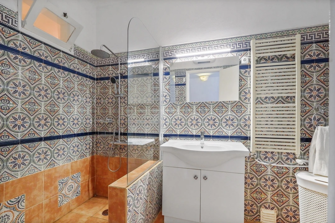 Moradia T4 para Venda em Santa Barbara de Nexe Foto 31