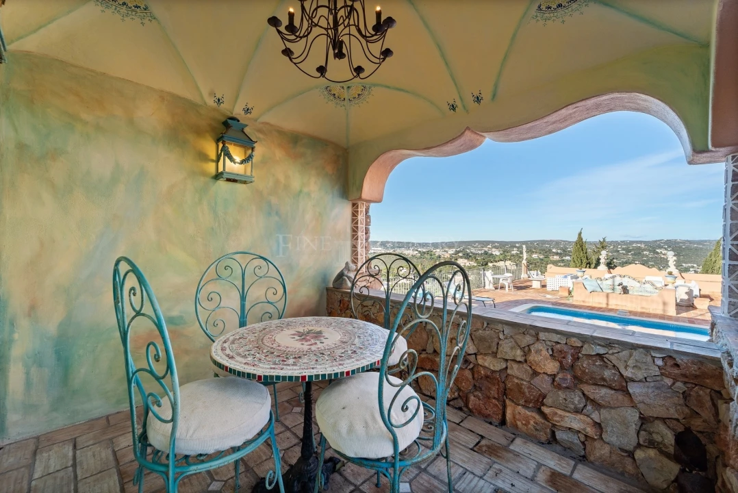 Moradia T4 para Venda em Santa Barbara de Nexe Foto 6